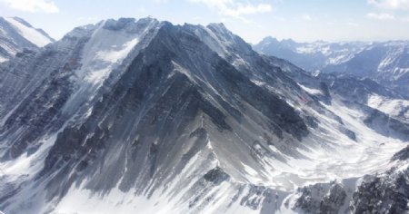 山顶雪景