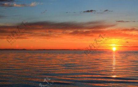 夕阳下的青海湖