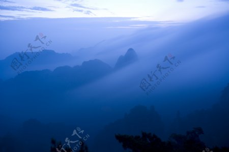 黄山清晨美景图片