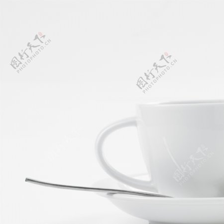 咖啡杯子与勺子特写图片
