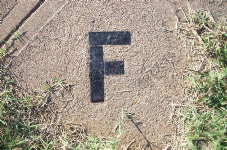 字母F在瓷砖