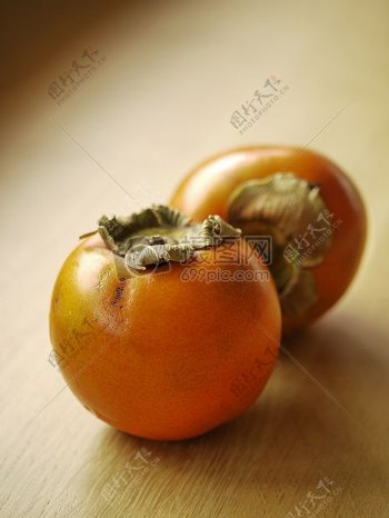 新鲜的柿子