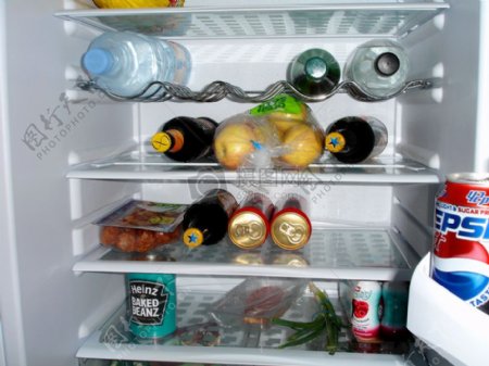 冷藏柜里的饮料