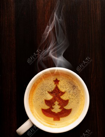 圣诞树拉花咖啡图片