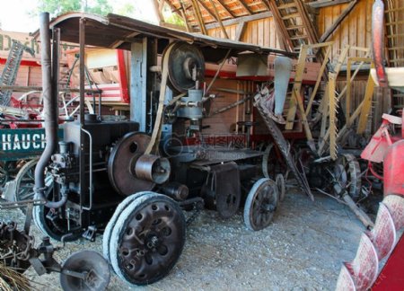 农业旧拖拉机