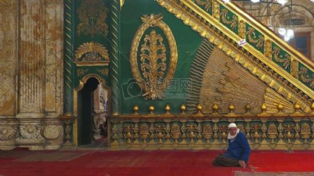 清真寺在祈祷的