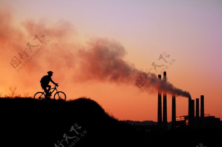 排放烟雾的工厂