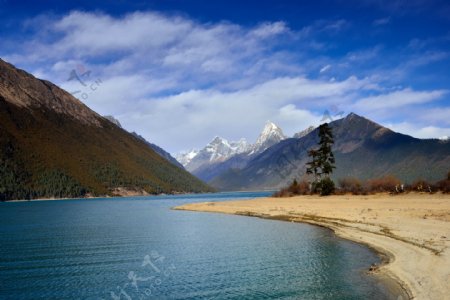 西藏巴松措风景