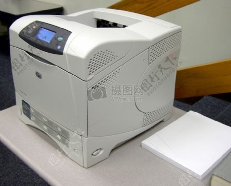 白色的打印机