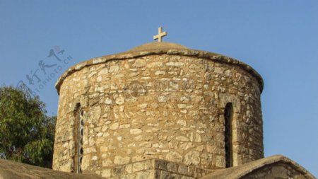 岩石制的小教堂
