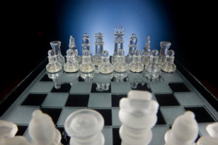 棋盘上的国际象棋图片