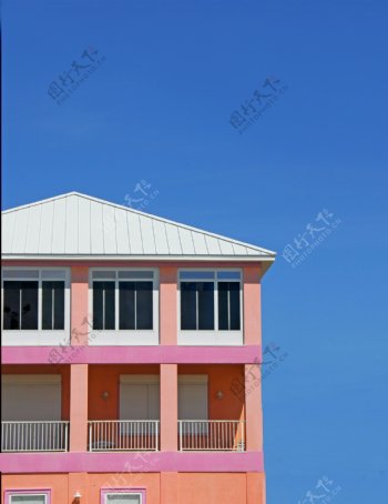 彩色外墙的房屋图片