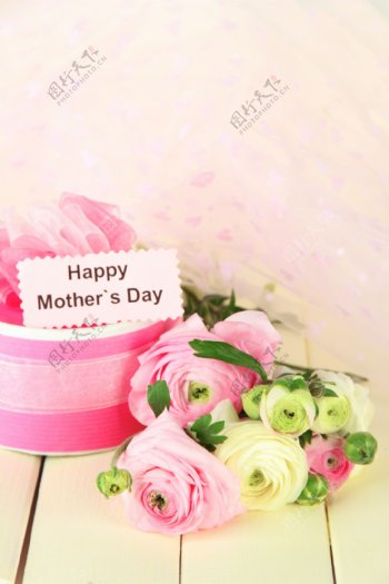 母亲节送给妈妈的礼物和鲜花