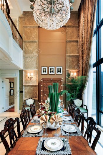 美式豪华餐厅餐桌背景墙设计图