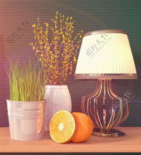 台灯鲜橙和花瓶图片
