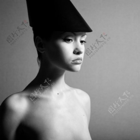 性感美女模特黑白艺术照图片