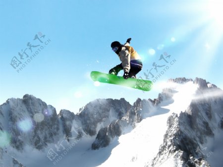 雪山滑雪人物图片