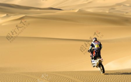 沙漠骑行图片