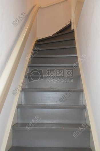 通向楼上的阶梯