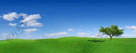 蓝天白云与草原景色图片