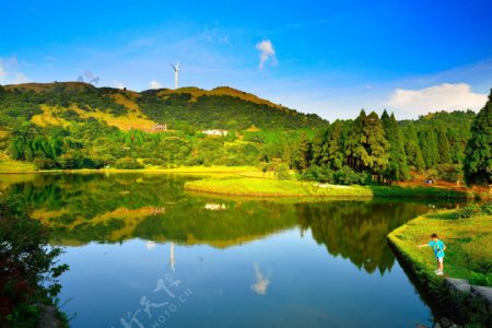 绿色山水风景图片