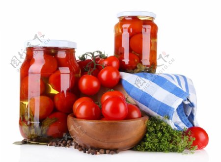 西红柿罐头与蔬菜图片