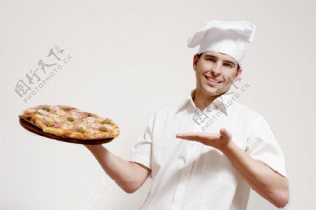 拿披萨的西点师图片