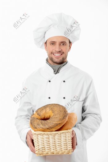 抱着面包篮筐的厨师图片
