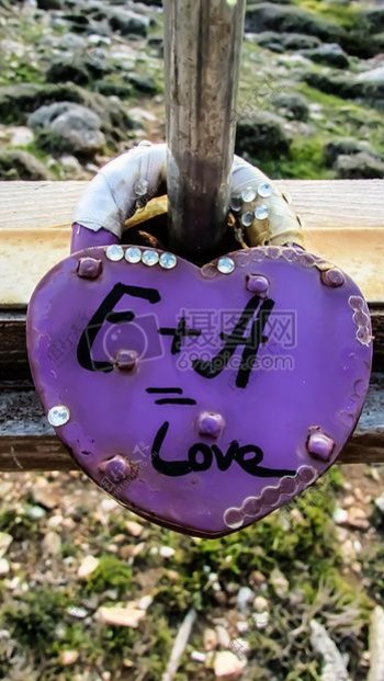 紫色的爱情锁