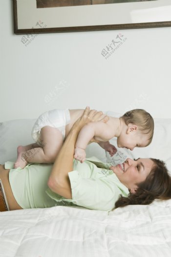 可爱的宝宝与妈妈图片