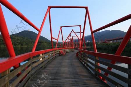 铁架桥图片