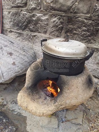 古老的炉灶烹饪
