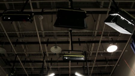 电视演播室照明网格倾斜
