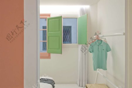 北欧清新卧室绿色窗户室内装修效果图