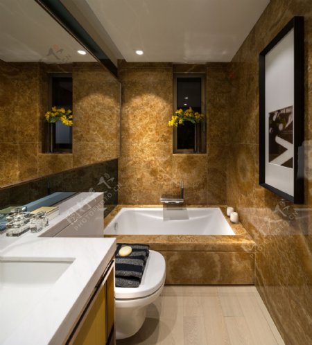 现代土黄色瓷砖背景墙卫生间室内装修效果图