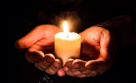 手蜡烛烛光希望祈祷