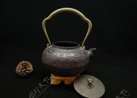 传统铁茶壶