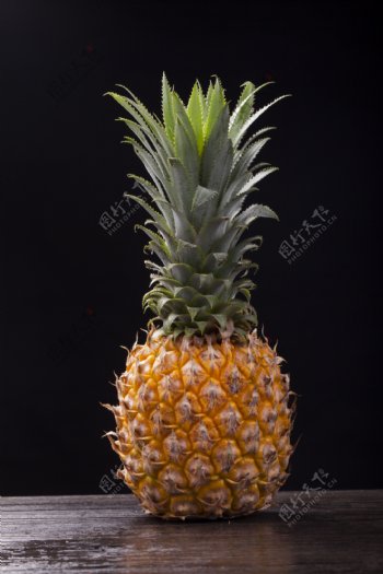 新鲜水果菠萝实物图摄影图