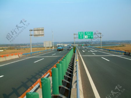 襄阳老河口高速公路标示牌