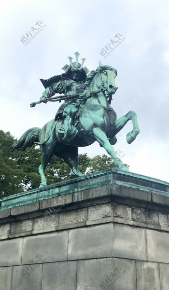 日本皇宫内雕像