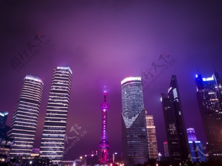 上海地标建筑东方明珠电视塔夜景