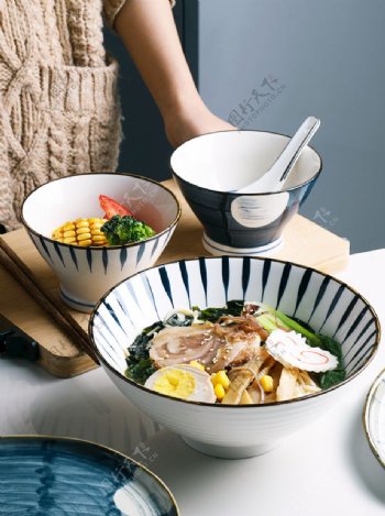 日式青花碗盘