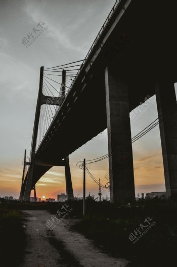 桥梁日落黎明