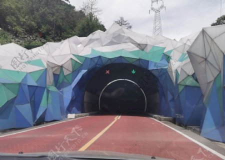 艺术隧道口
