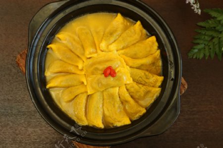 茶树菇蛋饺煲