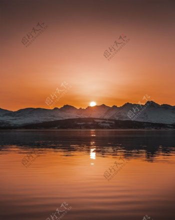 湖面日落黄昏自然生态背景素材