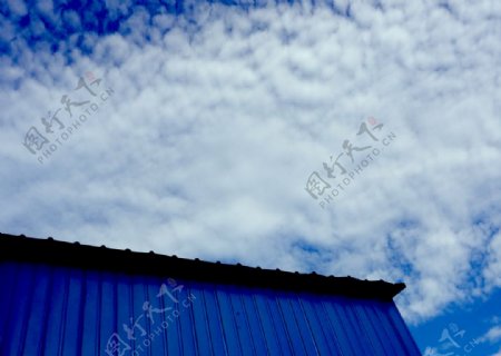 蓝天白云彩钢板