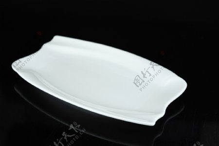 白色异形陶瓷盘子