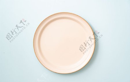 一个空白餐盘