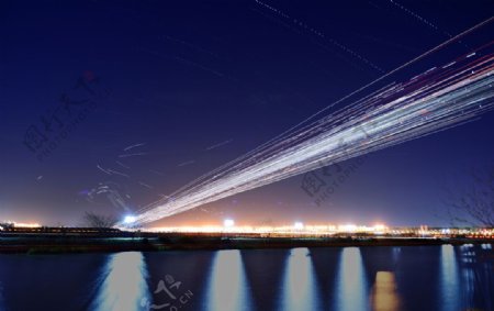 虹桥机场飞机降落轨迹图片